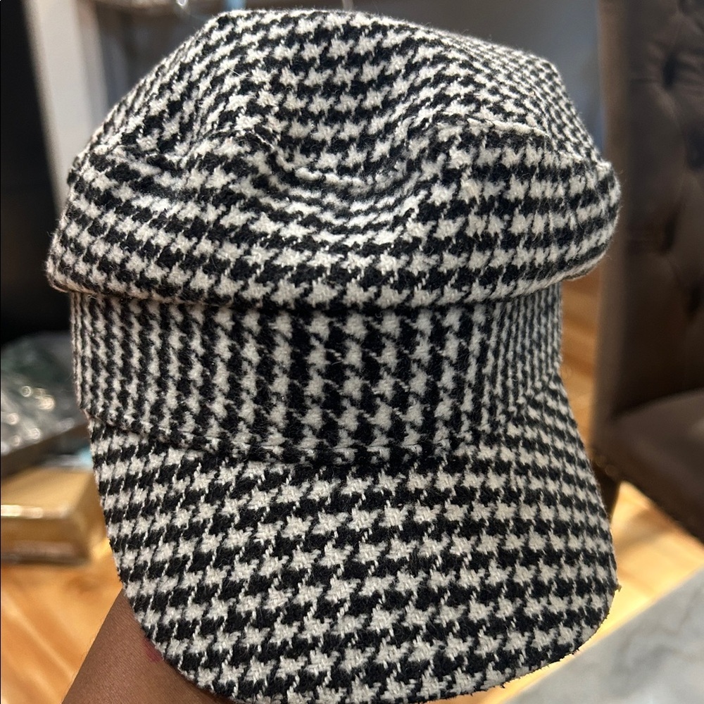 Womens Houndstooth Patterned Cap - image 1
